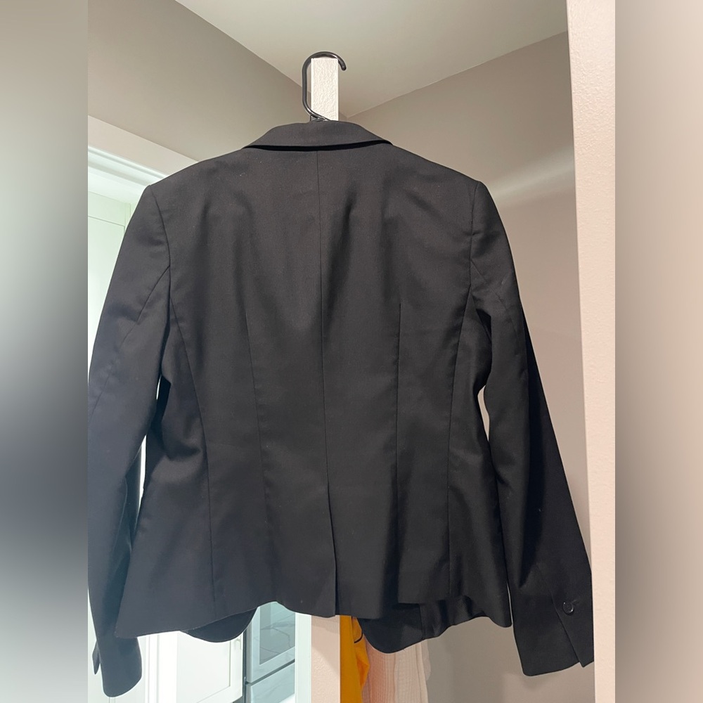 H&M Women's Fitted Black Blazer - Picture 2 of 4